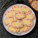 Plato con terrina y huevos duros.webp